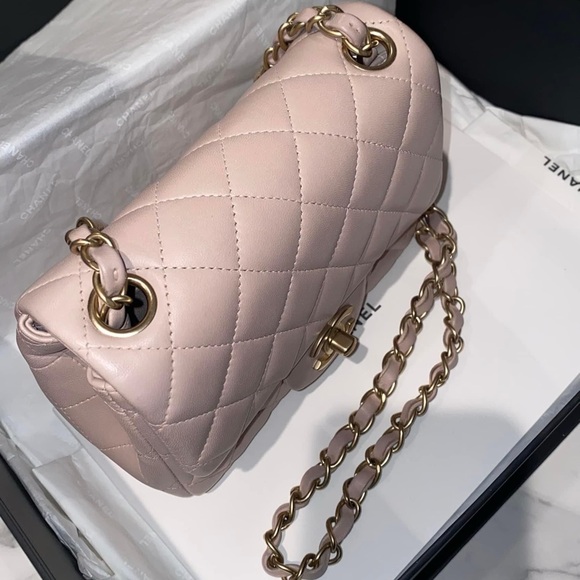 Like new mini square lambskin - Picture 3 of 6